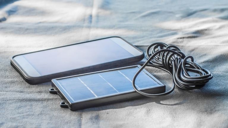 Cargador solar: Los mejores modelos para cargar tu smartphone en cualquier momento