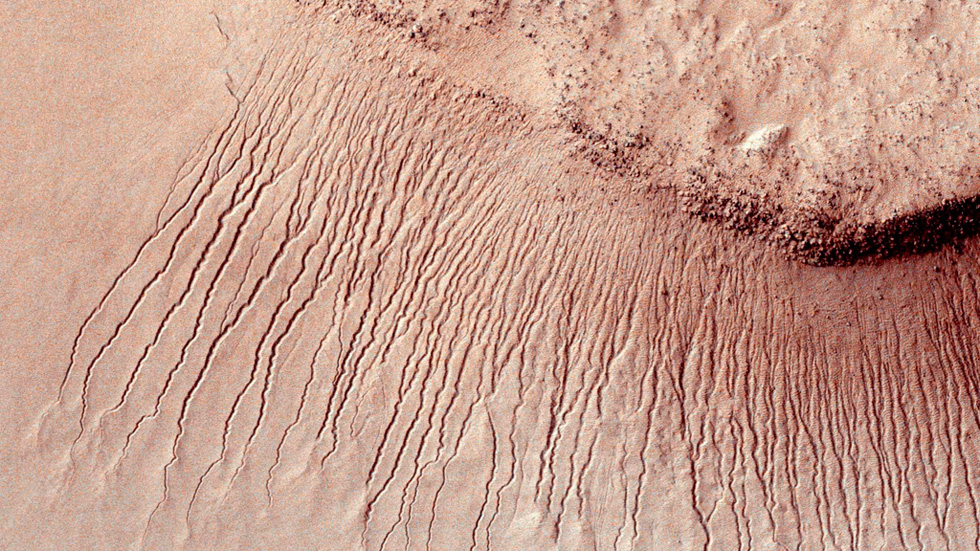 Agua en Marte: Exploración y Descubrimientos Agua en Marte: Exploración y Descubrimientos