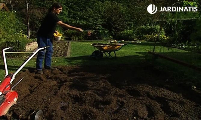 Instalación de un Patio de Permacultura en el Jardín Instalación de un Patio de Permacultura en el Jardín